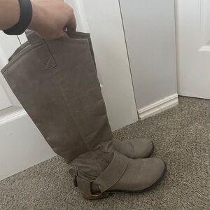 Knee-High Grey Boots with Buckle Detail - Size 7